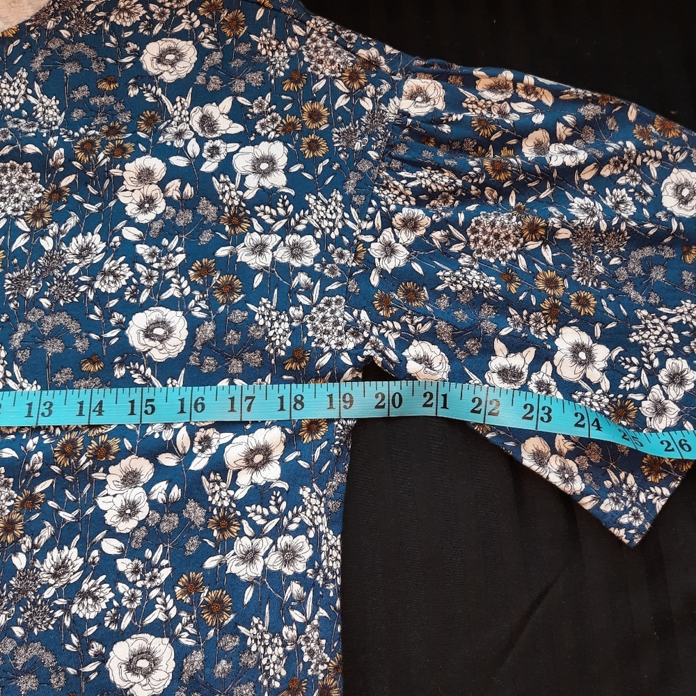 Uniqlo navy blue floral print t-shirt size xs - Picture 10 of 11